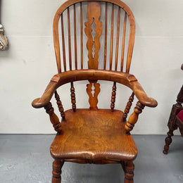 Stunning Early 19th Century Elm Looped Back Windsor Chair