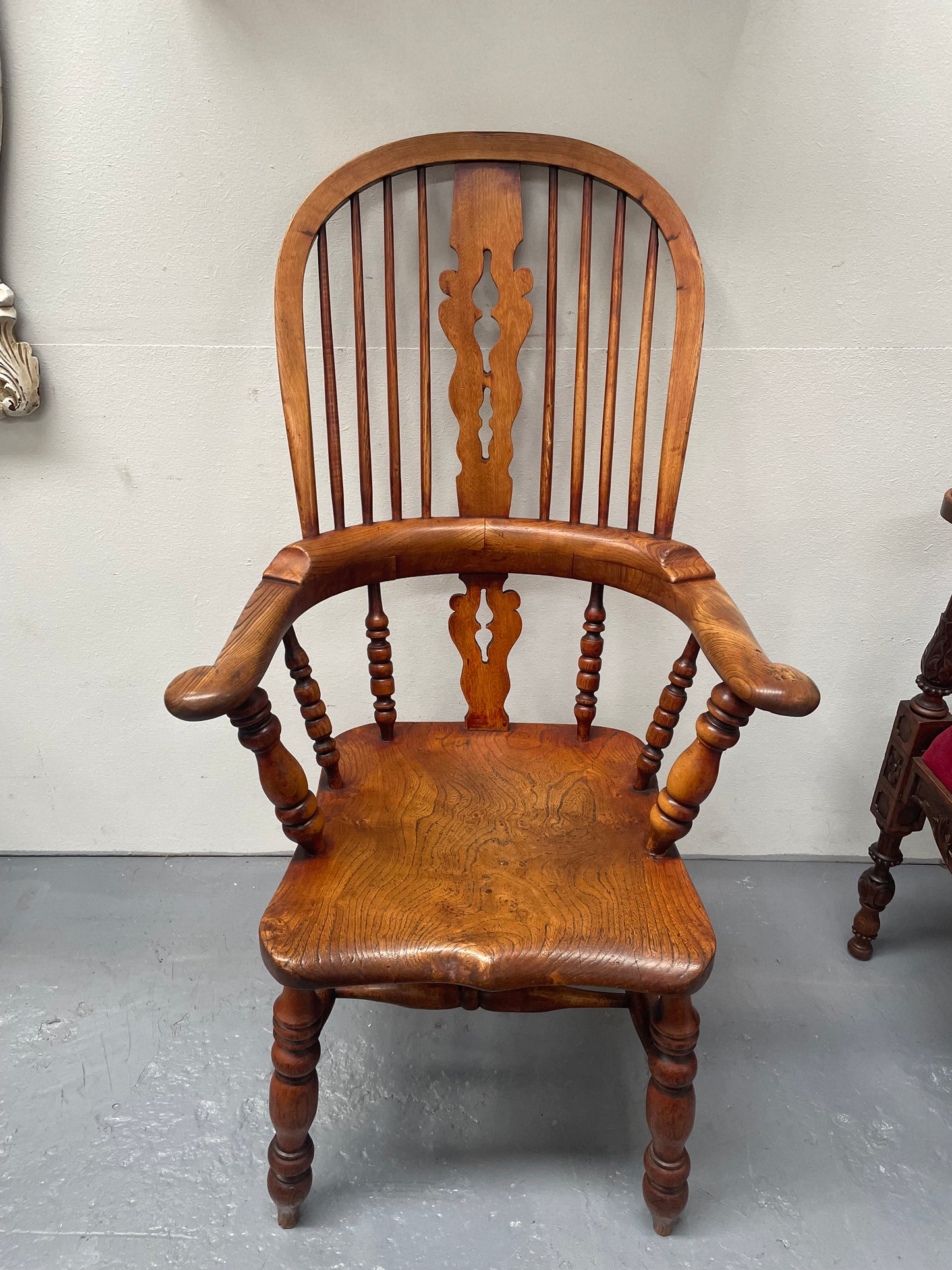 Stunning Early 19th Century Elm Looped Back Windsor Chair