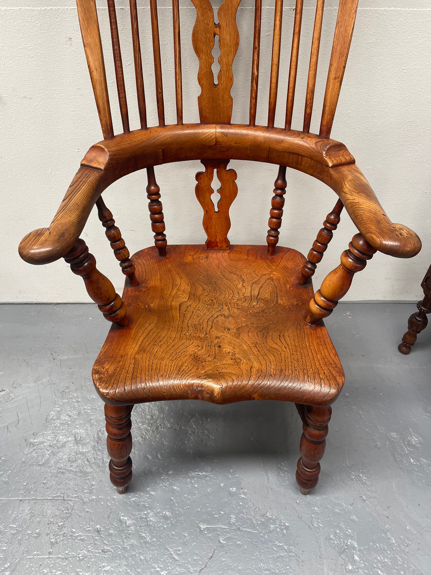 Stunning Early 19th Century Elm Looped Back Windsor Chair