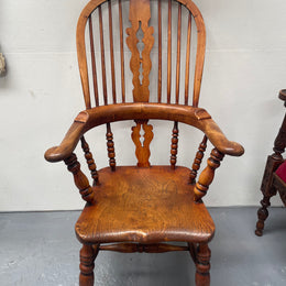 Stunning Early 19th Century Elm Looped Back Windsor Chair