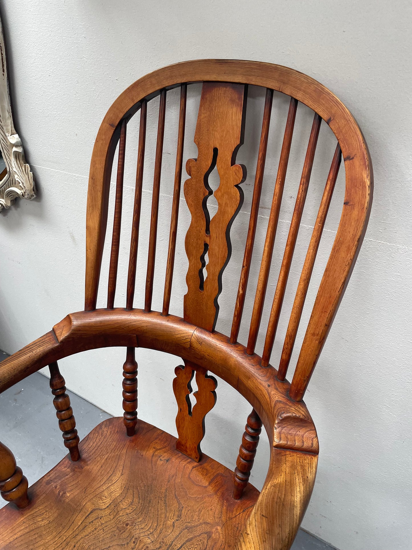 Stunning Early 19th Century Elm Looped Back Windsor Chair