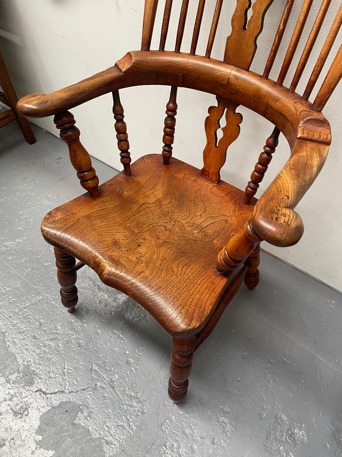 Stunning Early 19th Century Elm Looped Back Windsor Chair