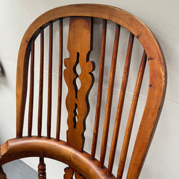 Stunning Early 19th Century Elm Looped Back Windsor Chair