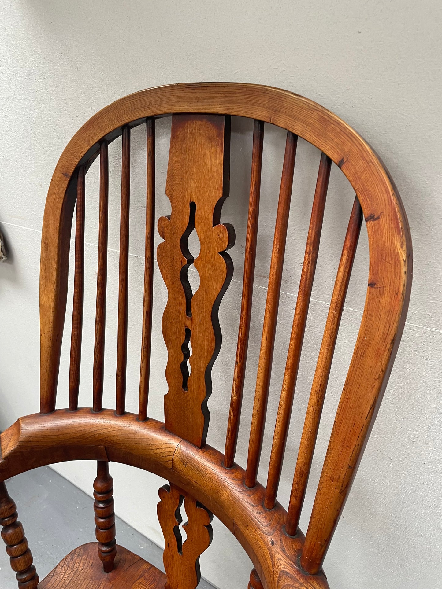 Stunning Early 19th Century Elm Looped Back Windsor Chair