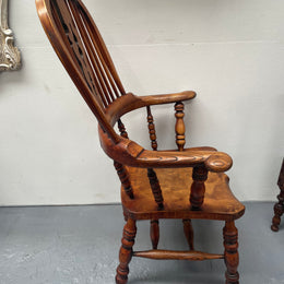 Stunning Early 19th Century Elm Looped Back Windsor Chair