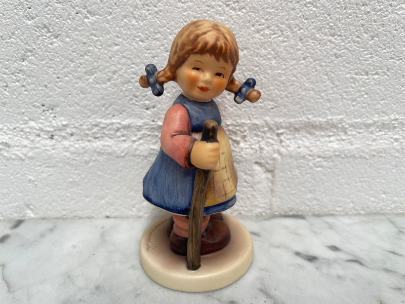 Lovely Vintage Goebel Hummel figurine #768 of a Pixie girl with a walking Stick. Stamped Susser Fratz 1994 and in good original condition. Please see photos as they form part of the description.