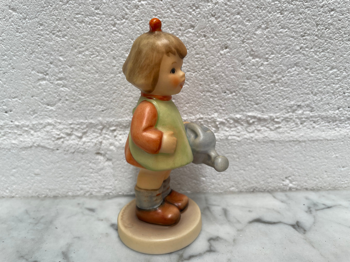 Beautiful Goebel Hummel figurine "Natures Gift" dated 1996, of a girl with her watering can. In good original condition, please see photos as they form part of the description.