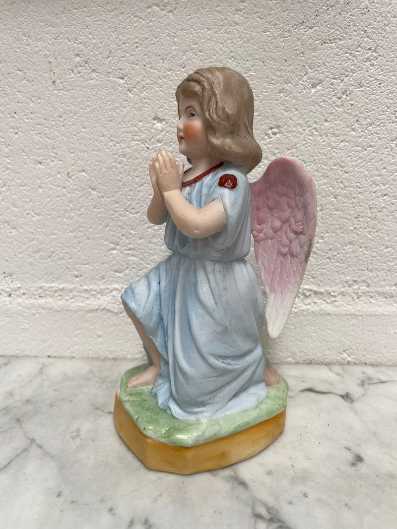 Antique Victorian bisque figurine of an Angel praying. In good original condition. Please view photos as they help form part of the description.