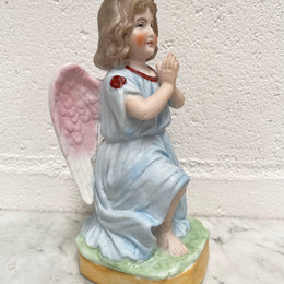 Antique Victorian bisque figurine of an Angel praying. In good original condition. Please view photos as they help form part of the description.