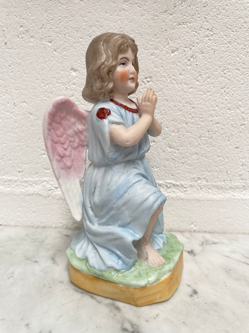 Antique Victorian bisque figurine of an Angel praying. In good original condition. Please view photos as they help form part of the description.