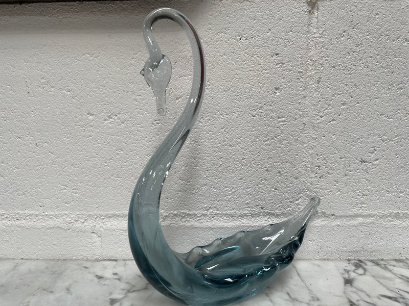 Lovely Vintage Murano style blue glass Swan. It is in good original condition. Please see photos as they form part of the description