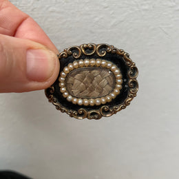 Early Victorian 12ct Gold Enamel & Seed Pearls Mourning Brooch