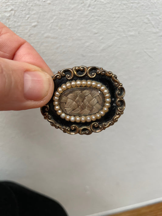 Early Victorian 12ct Gold Enamel & Seed Pearls Mourning Brooch