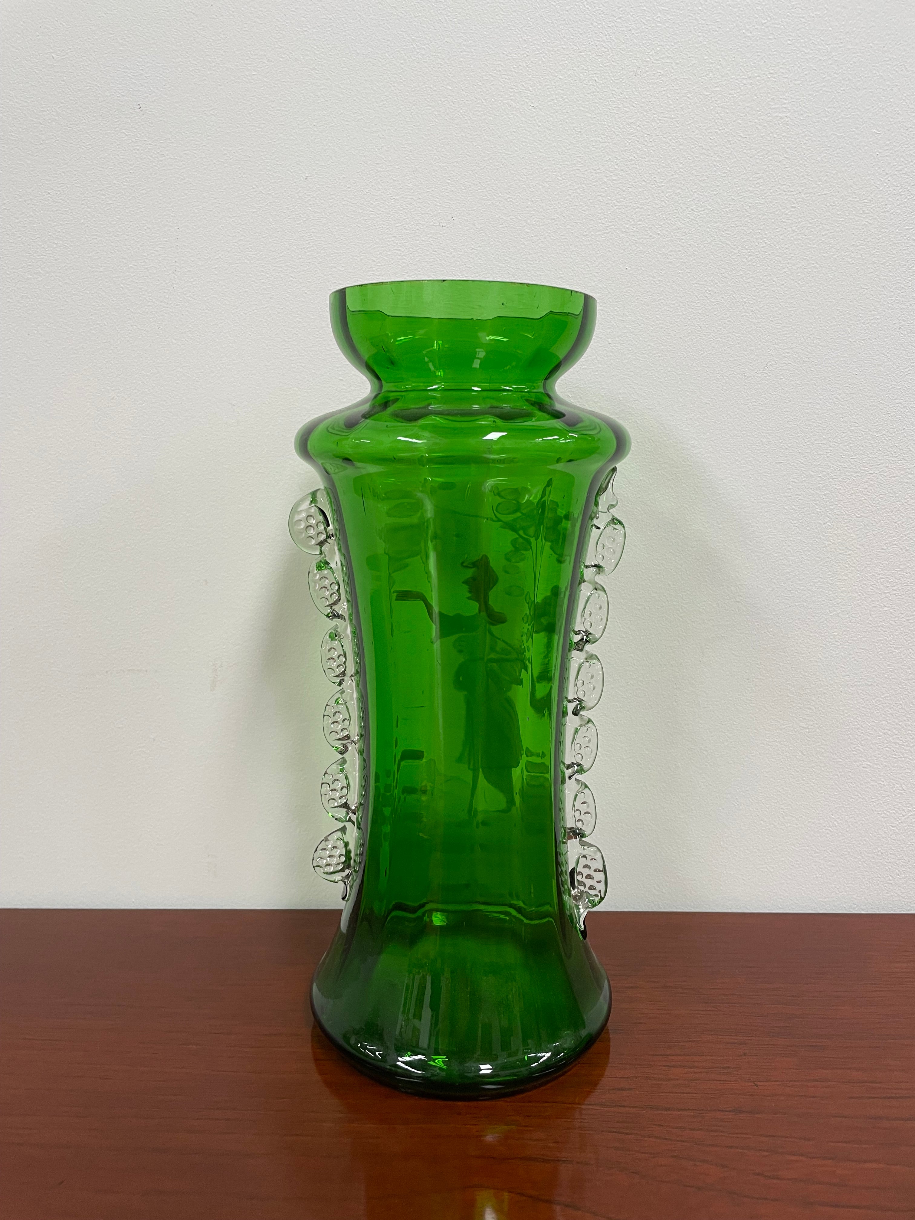 Lovely Victorian Mary Gregory glass Vase