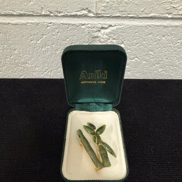 Charming Vintage Nephrite Jade & Gilt Brooch