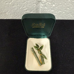 Charming Vintage Nephrite Jade & Gilt Brooch