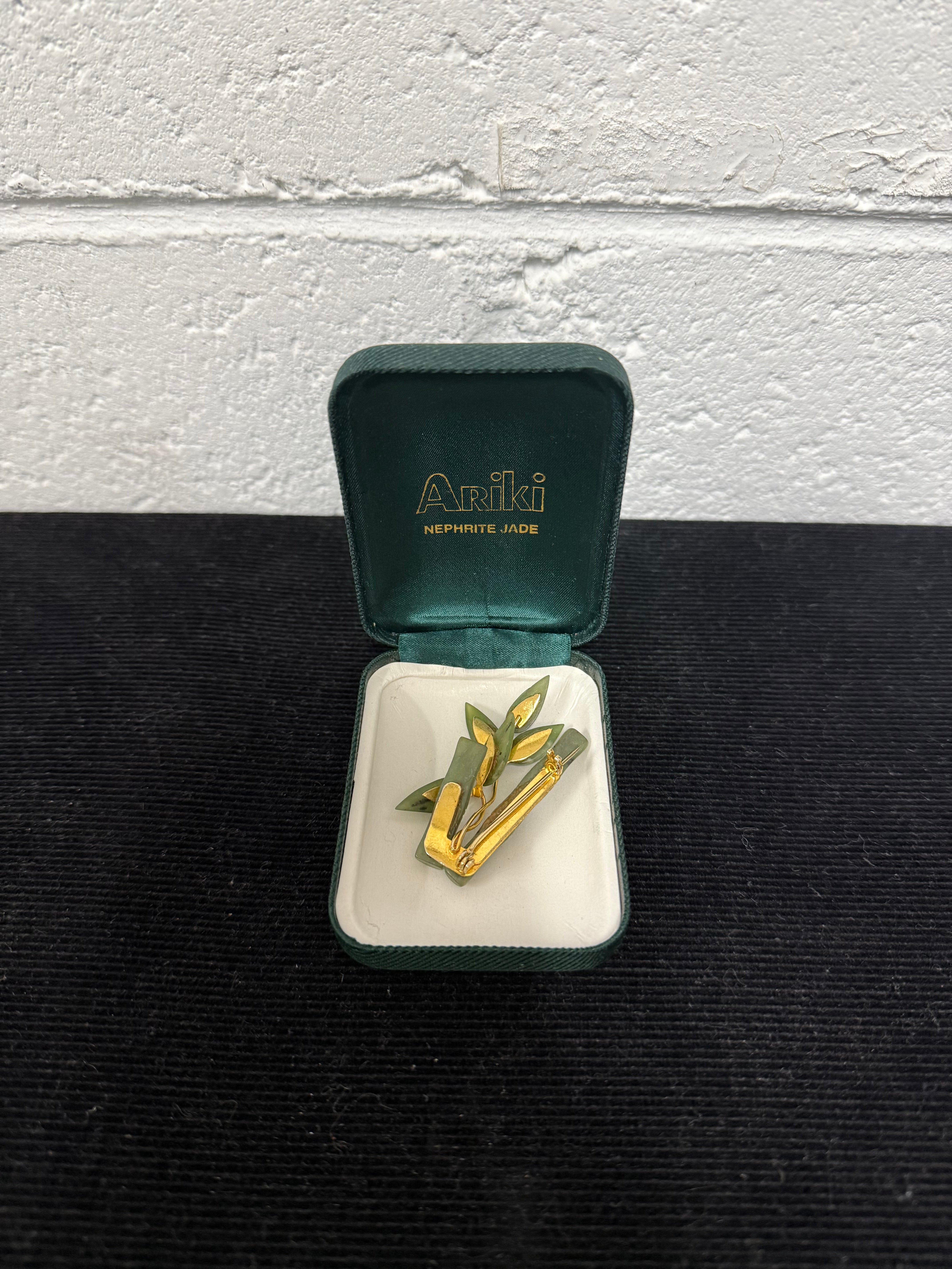 Charming Vintage Nephrite Jade & Gilt Brooch
