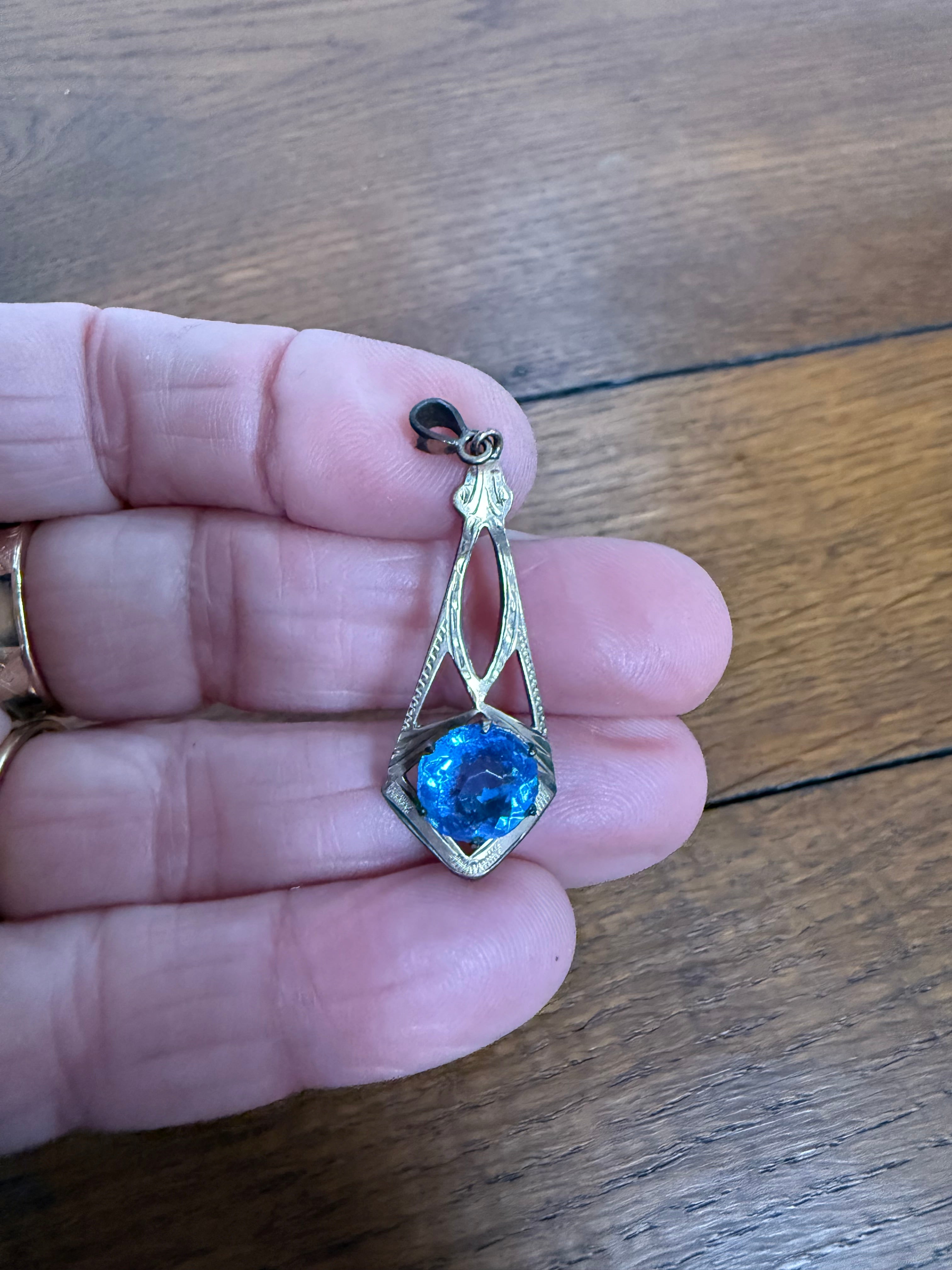 Vintage 9ct Silver Lined Pendant With Blue Stone