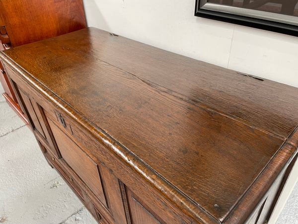 Antique English Georgian oak mule chest. In good condition with good proportions and original colour and patina. Three panel front and two drawers with original tear drop handles. Interior has a small compartment.