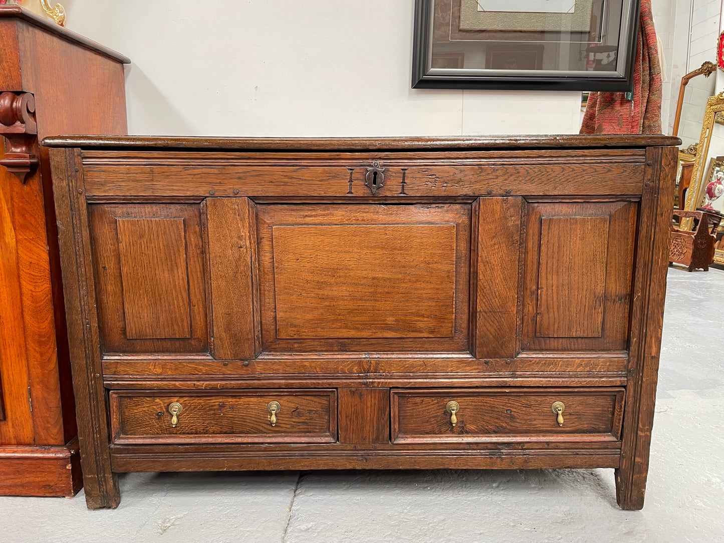 Antique English Georgian oak mule chest. In good condition with good proportions and original colour and patina. Three panel front and two drawers with original tear drop handles. Interior has a small compartment.