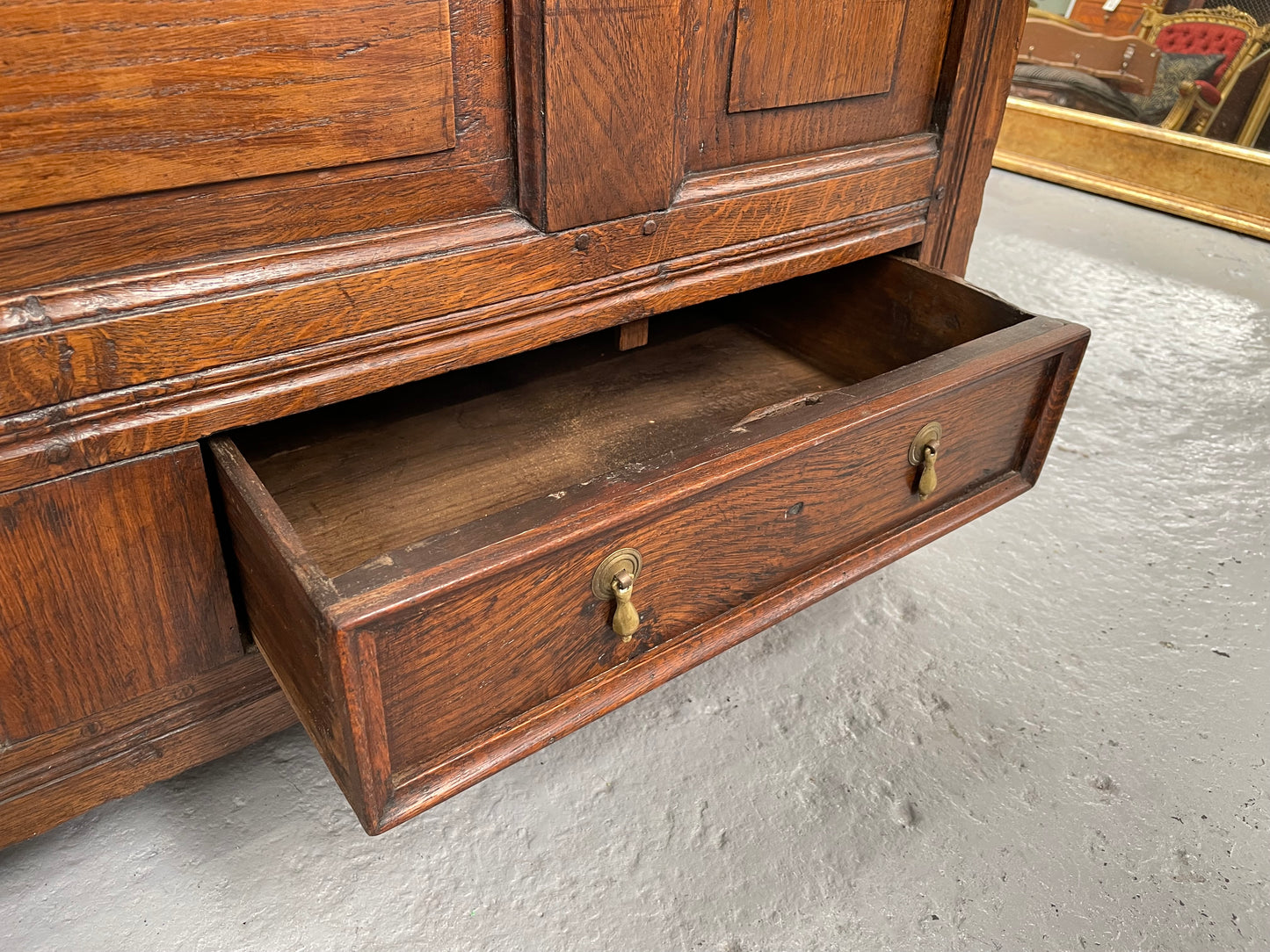 Antique English Georgian oak mule chest. In good condition with good proportions and original colour and patina. Three panel front and two drawers with original tear drop handles. Interior has a small compartment.