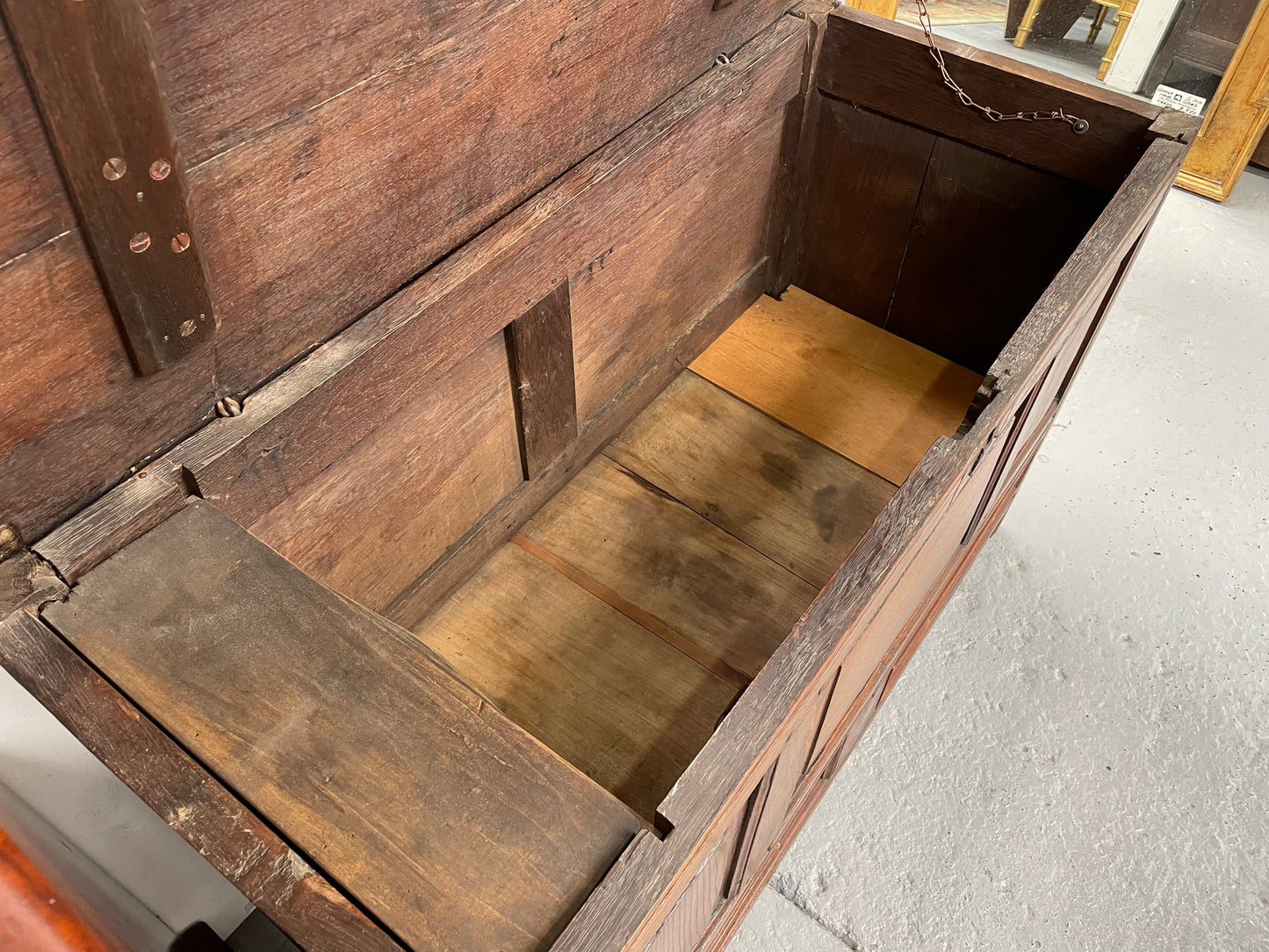 Antique English Georgian oak mule chest. In good condition with good proportions and original colour and patina. Three panel front and two drawers with original tear drop handles. Interior has a small compartment.