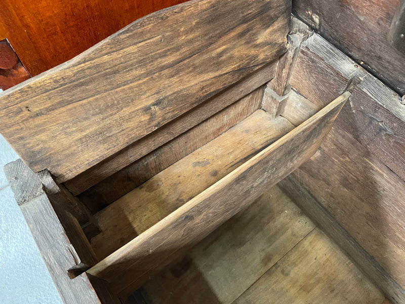 Antique English Georgian oak mule chest. In good condition with good proportions and original colour and patina. Three panel front and two drawers with original tear drop handles. Interior has a small compartment.