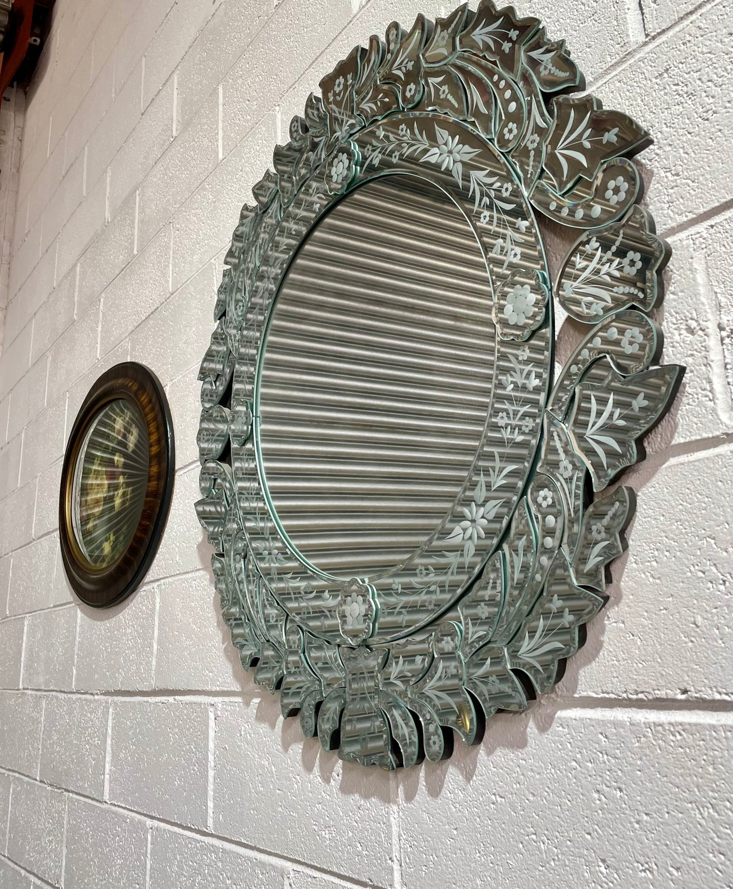 Round Venetian Style Floral Etched Bevelled Wall Mirror