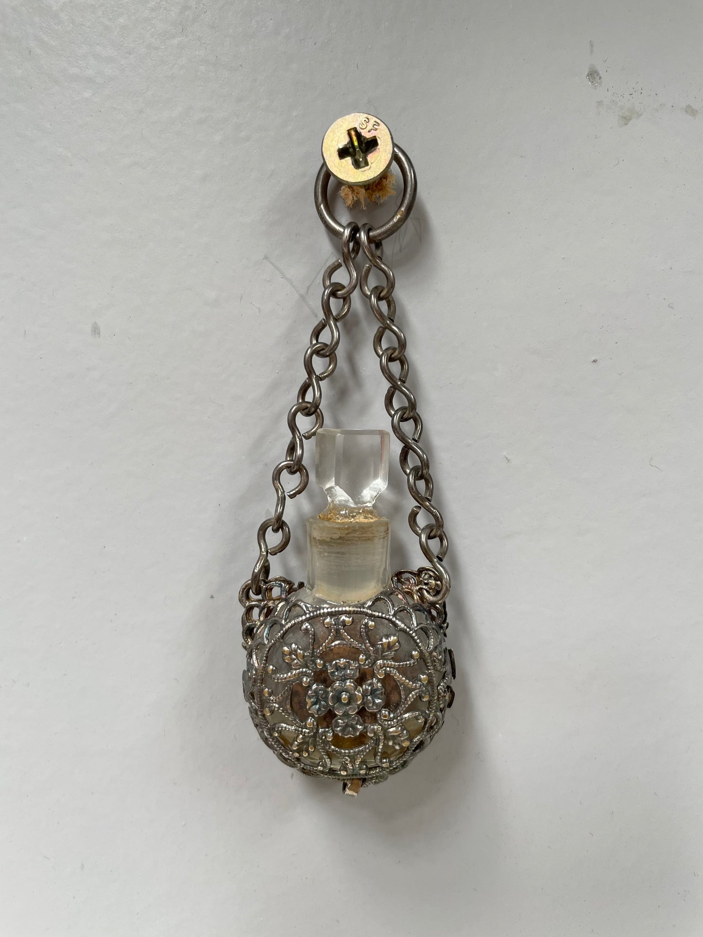 19th Century Cut Glass Bottle In Silver Holder