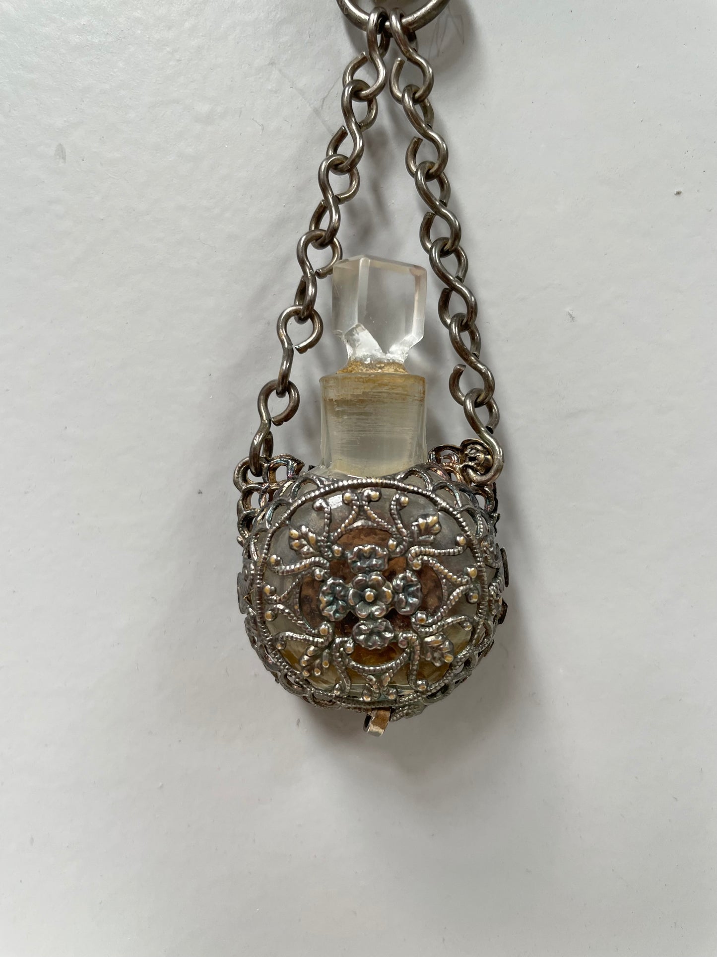 19th Century Cut Glass Bottle In Silver Holder