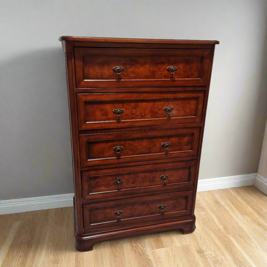 Very attractive good quality Five drawer chest. With burr walnut veneer to front of drawers.&nbsp; In good original condition and has been sourced locally. 