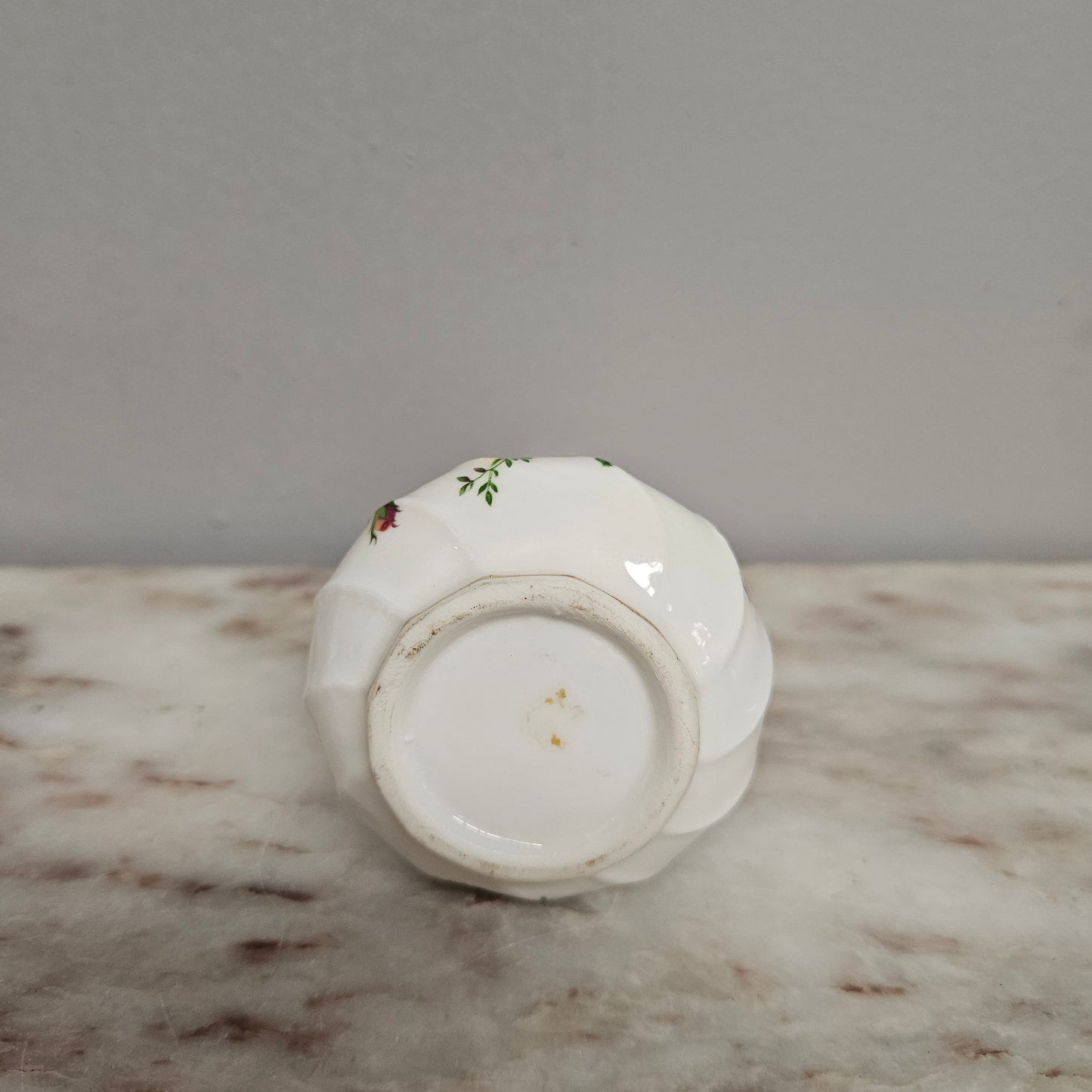 Vintage Roses Narrow Neck Vase