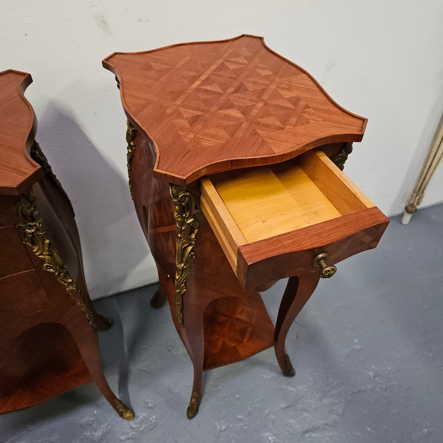 Louis XV Style Pair of French Inlaid Kingwood Bedside Cabinets