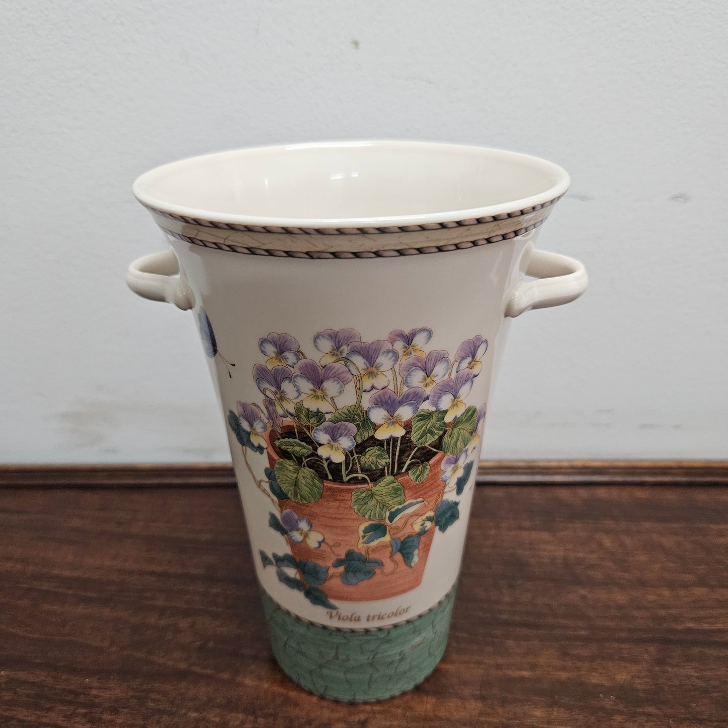Vintage Wedgwood Sarah's Garden Vase
