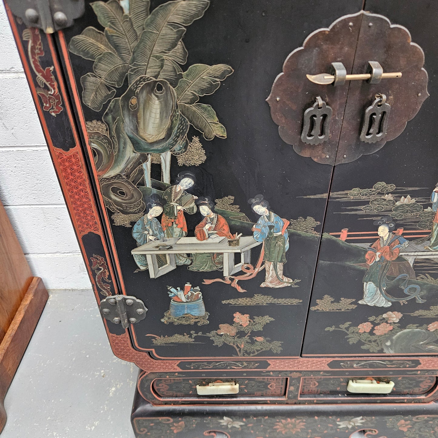 High Quailty Ebonised Chinese Cabinet with Jade Handel's & Handel's Painted