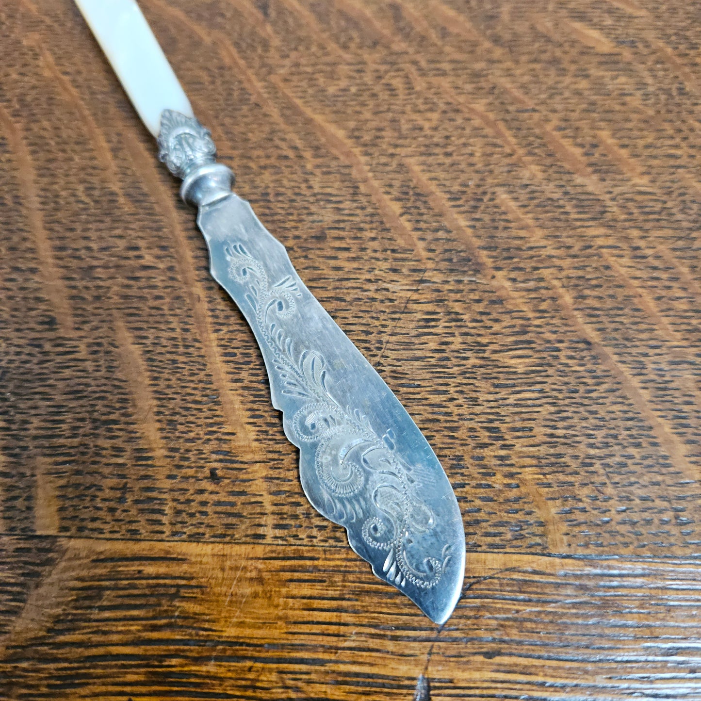 Antique Mother of Pearl & EPNS Silver Butter Knife