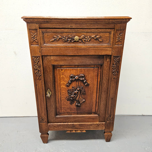 Lovely French oak 19th Century Henry 2nd style side cabinet with one drawer and one cupboard. It is in good original condition.
