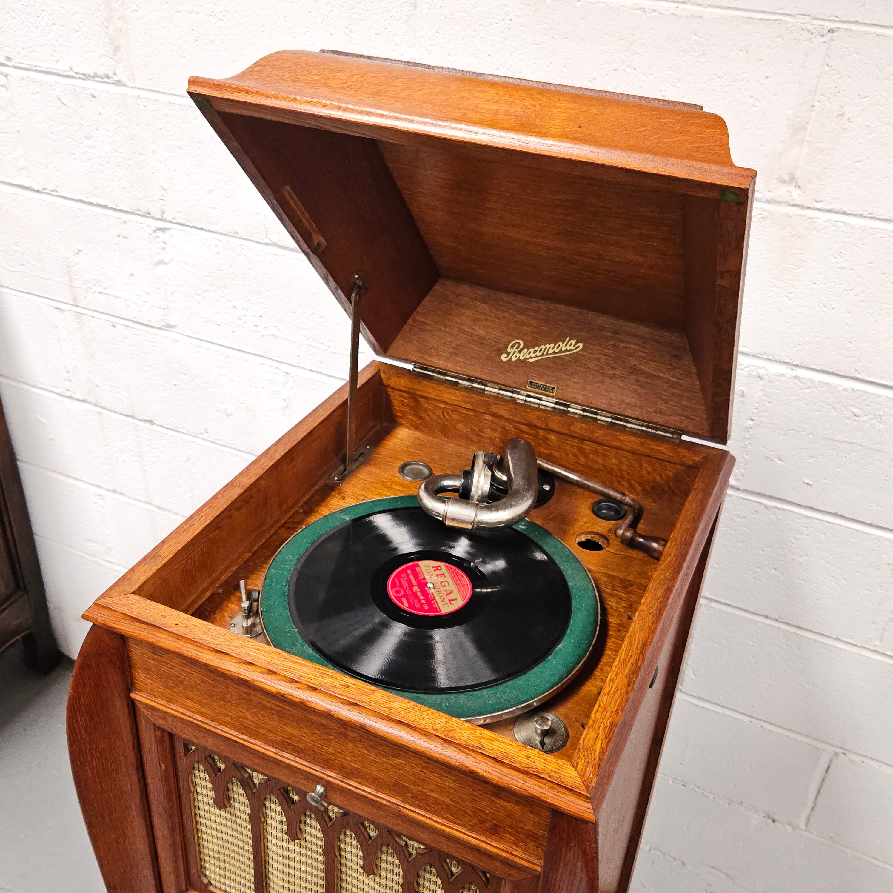 Vintage Oak Cased Gramophone – Moonee Ponds Antiques