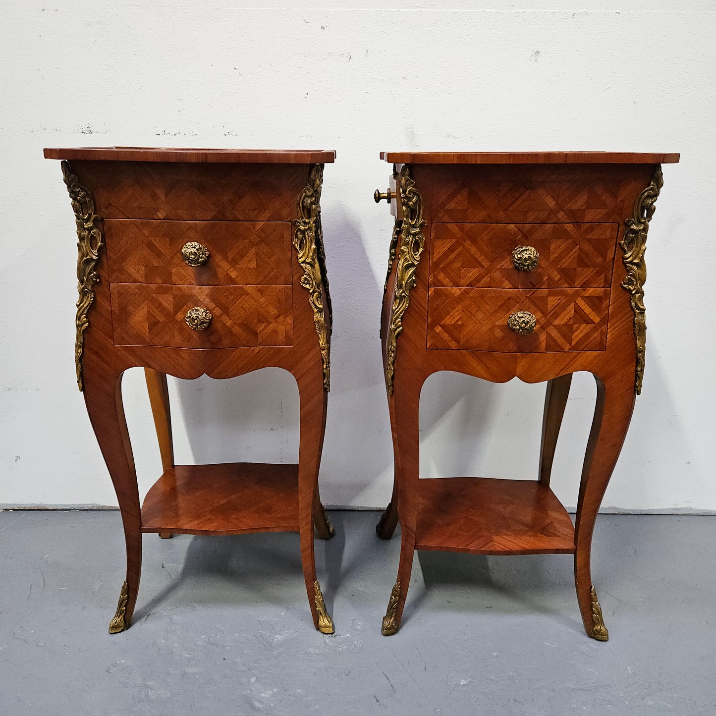 Louis XV Style Pair of French Inlaid Kingwood Bedside Cabinets