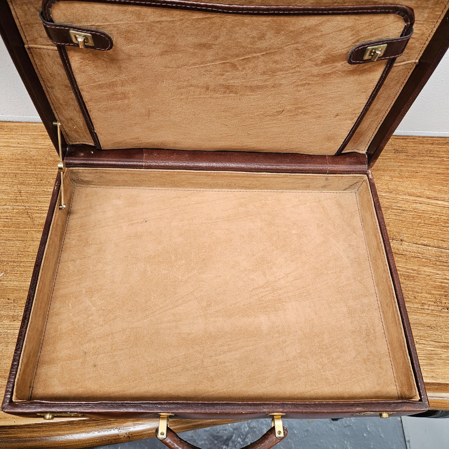 Vintage Brown Leather Briefcase With a Quality Fitted Interior