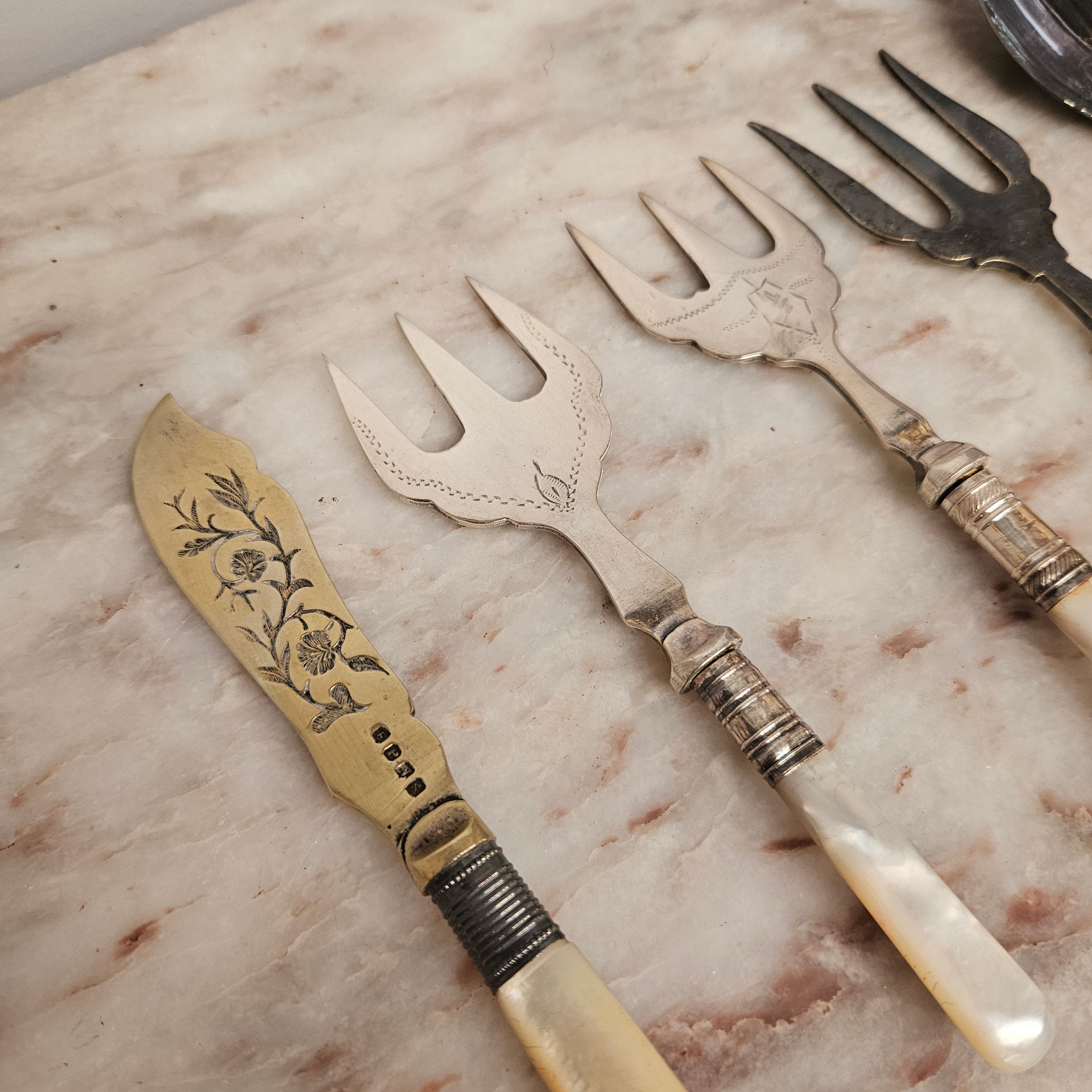 Assorted Mother Of Pearl & Silver Plate Cutlery (5 Items)