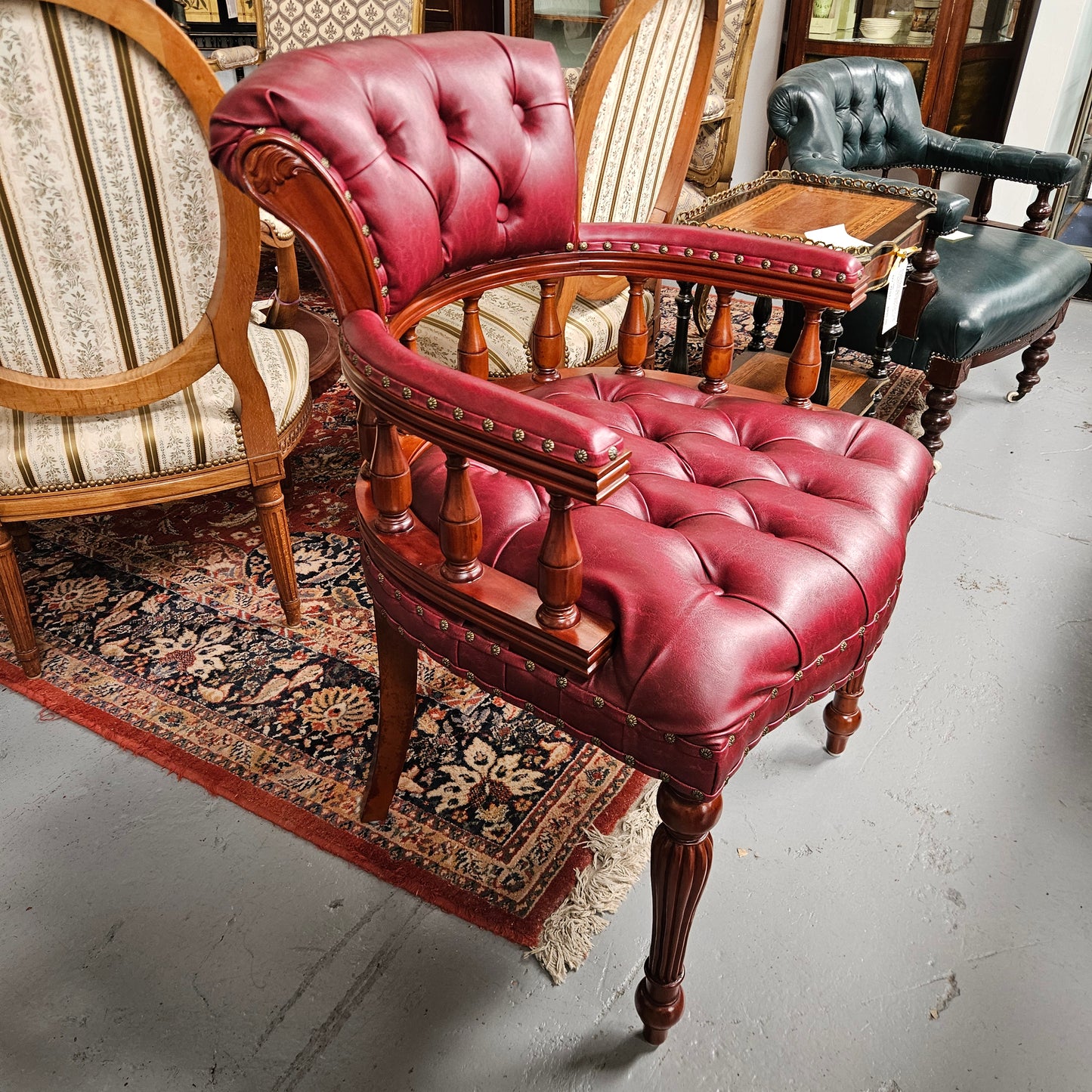 Reproduction Antique Style Fully Buttoned Leather Upholstery Desk/Captains Chair