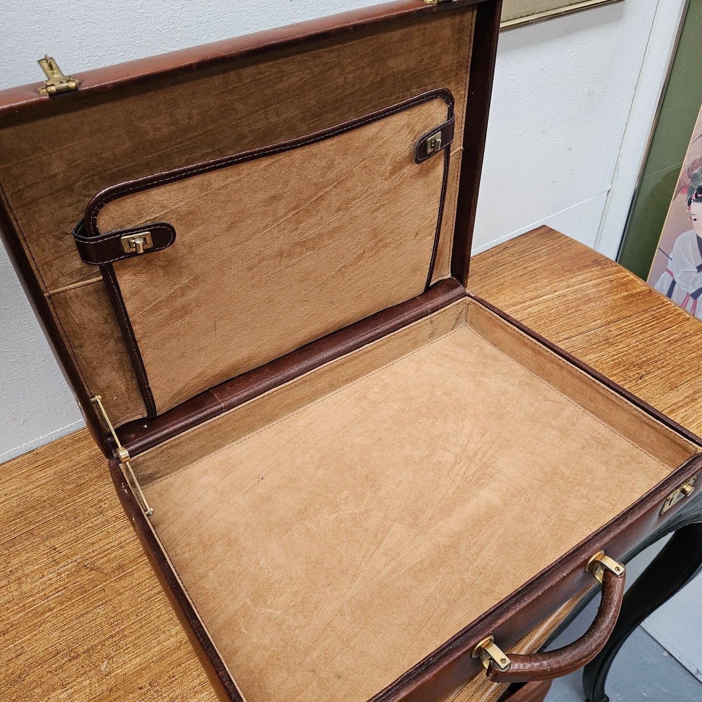 Vintage Brown Leather Briefcase With a Quality Fitted Interior