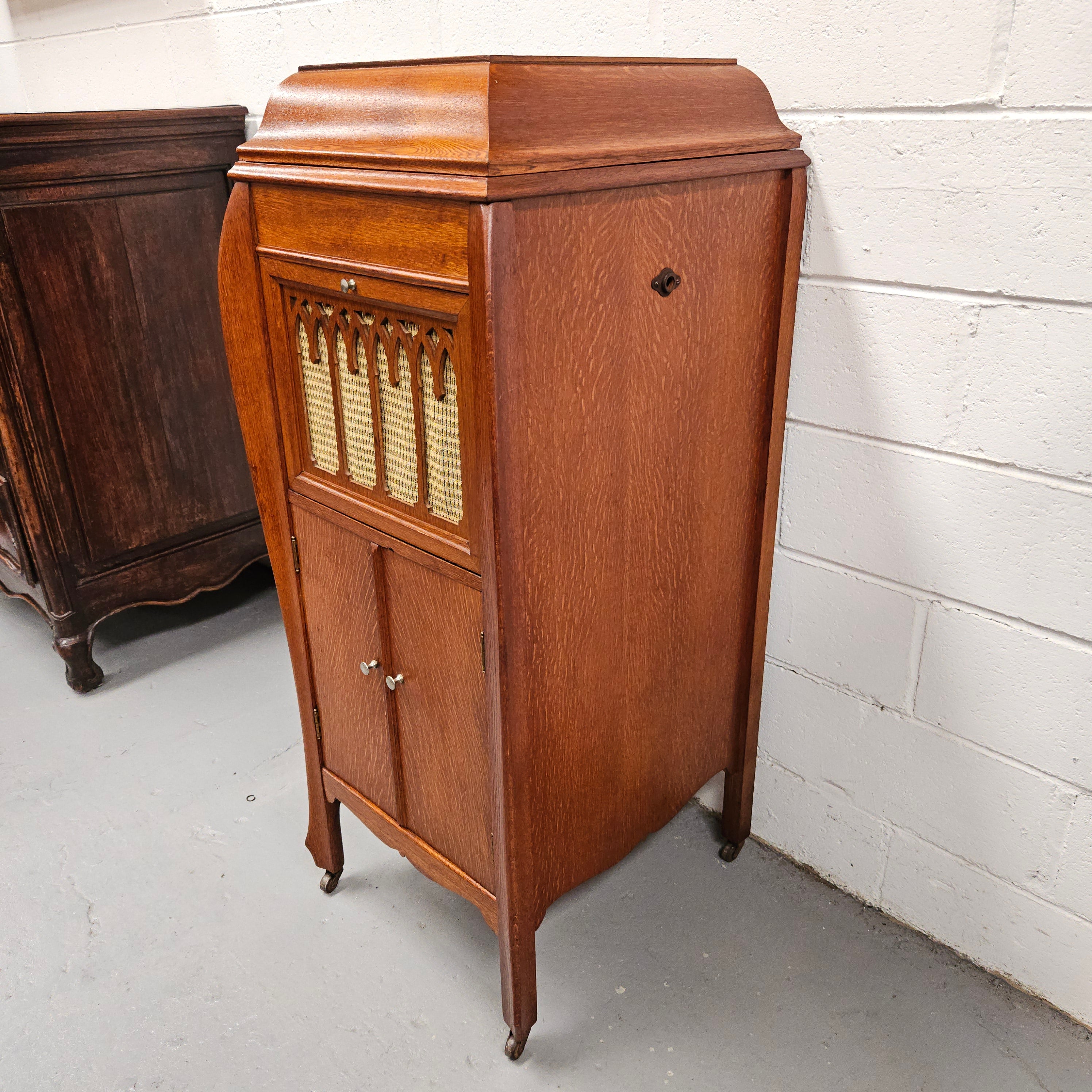 Vintage Oak Cased Gramophone