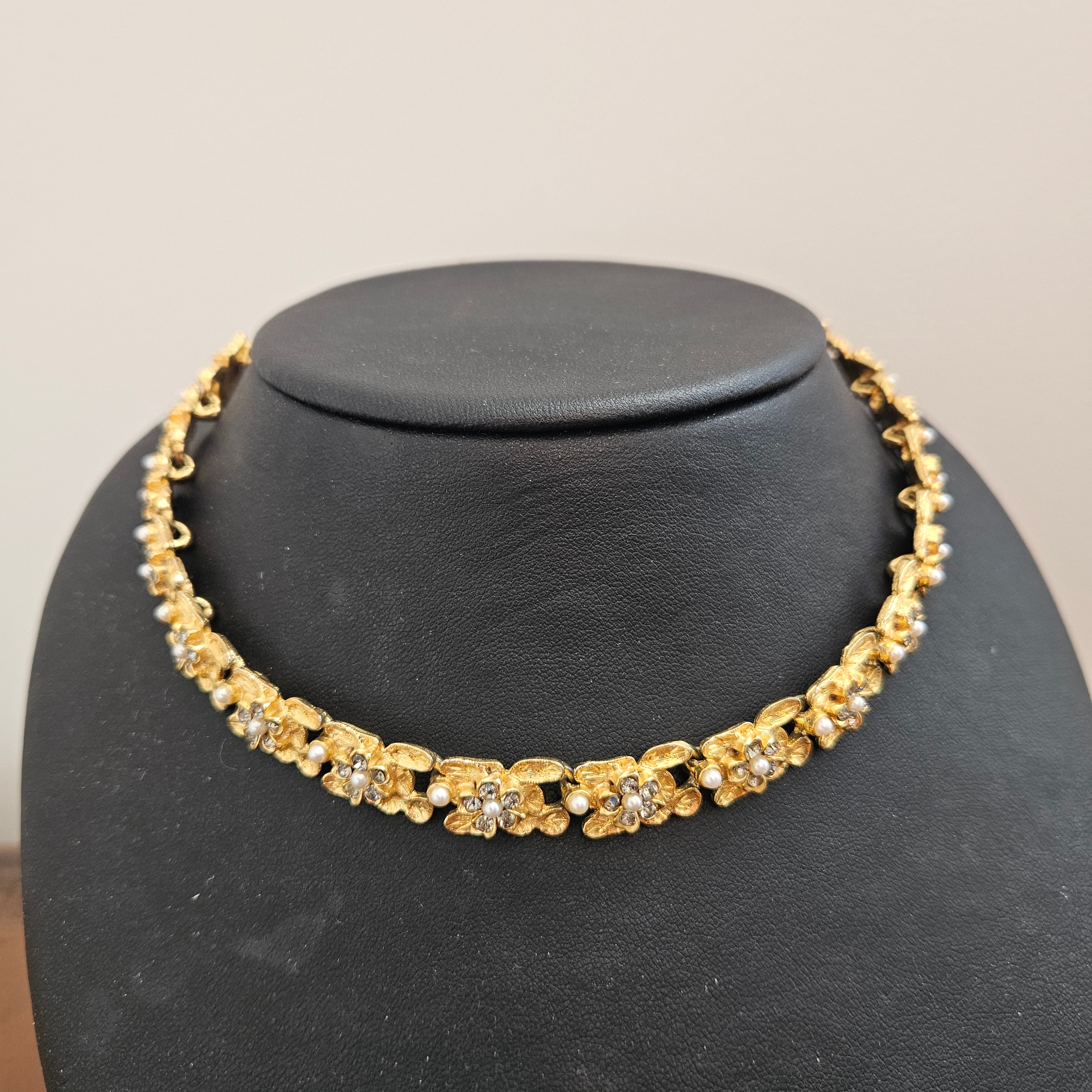 Vintage Gold Toned Floral Choker Necklace With Pearls & Diamante