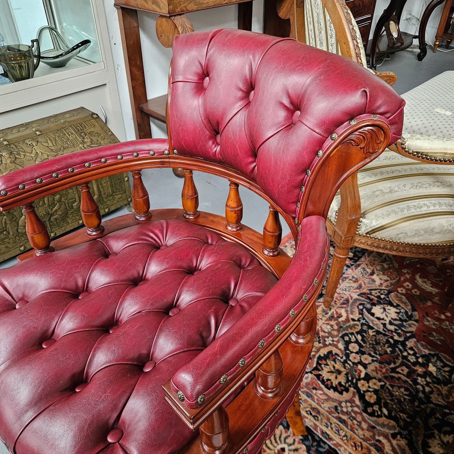 Reproduction Antique Style Fully Buttoned Leather Upholstery Desk/Captains Chair