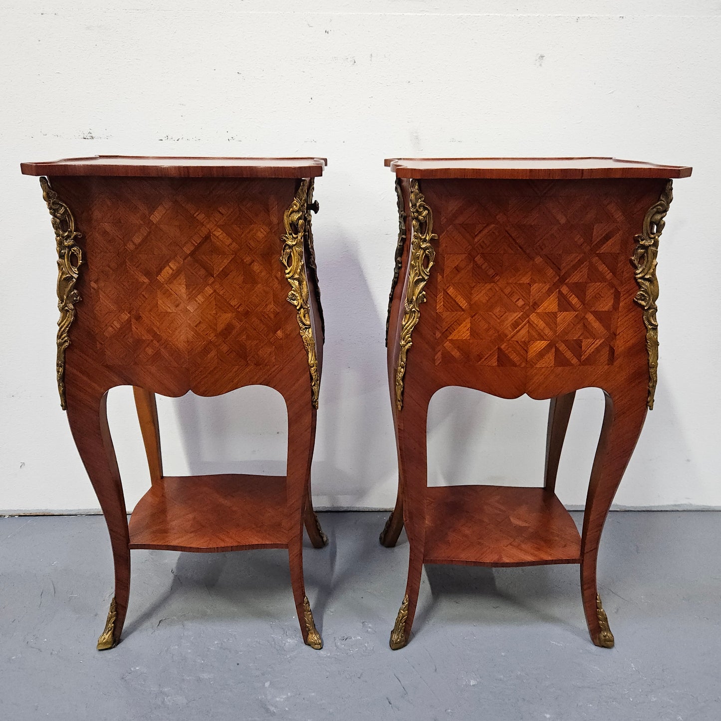 Louis XV Style Pair of French Inlaid Kingwood Bedside Cabinets