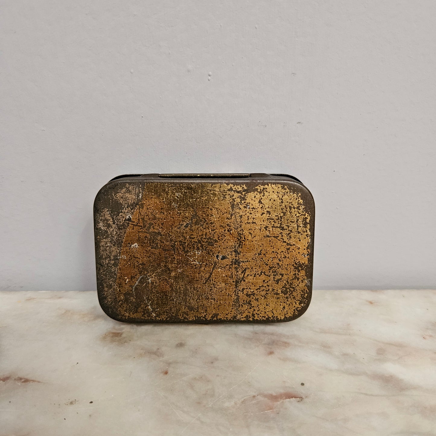 Vintage Australian "Lucy Hinton" Tobacco Tin 2oz