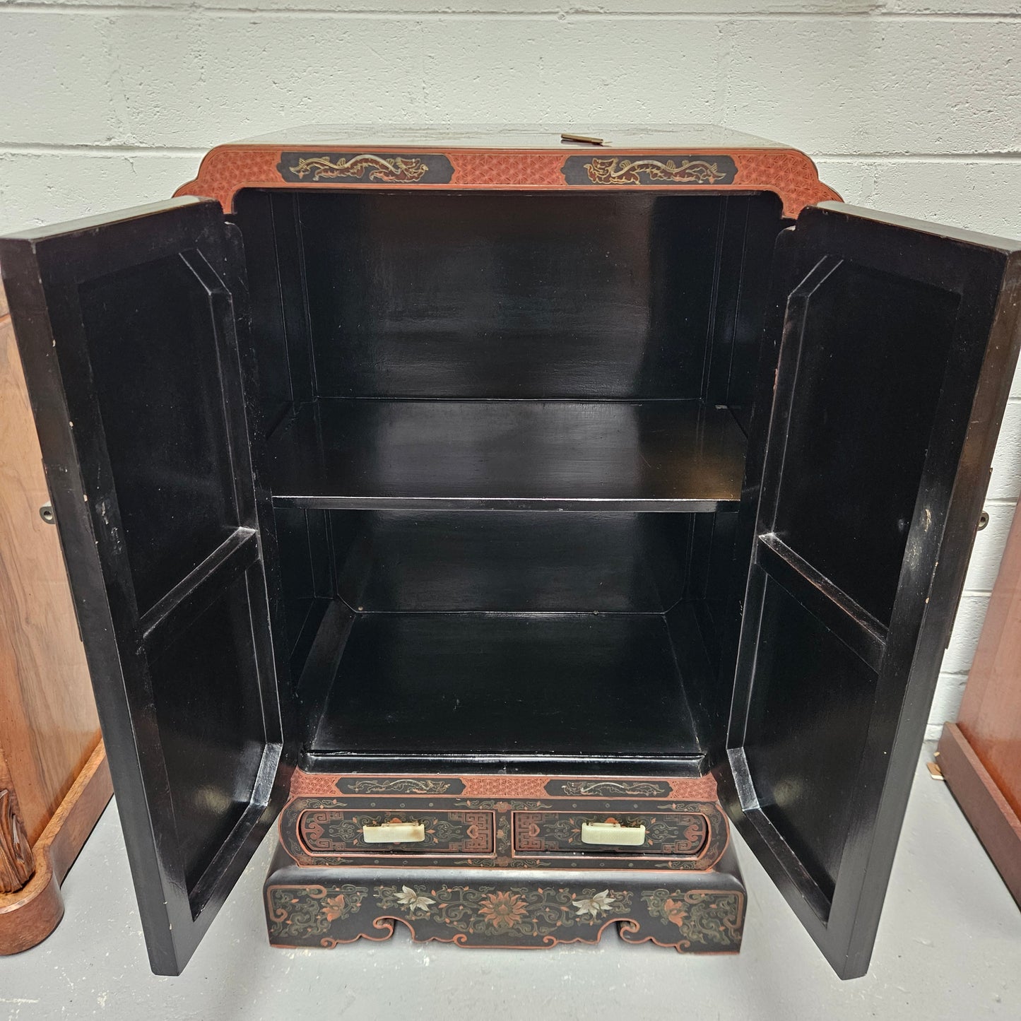 High Quailty Ebonised Chinese Cabinet with Jade Handel's & Handel's Painted