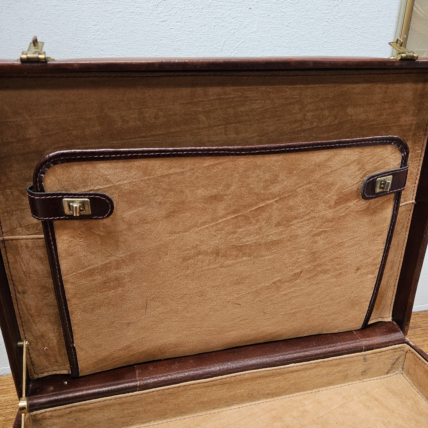 Vintage Brown Leather Briefcase With a Quality Fitted Interior